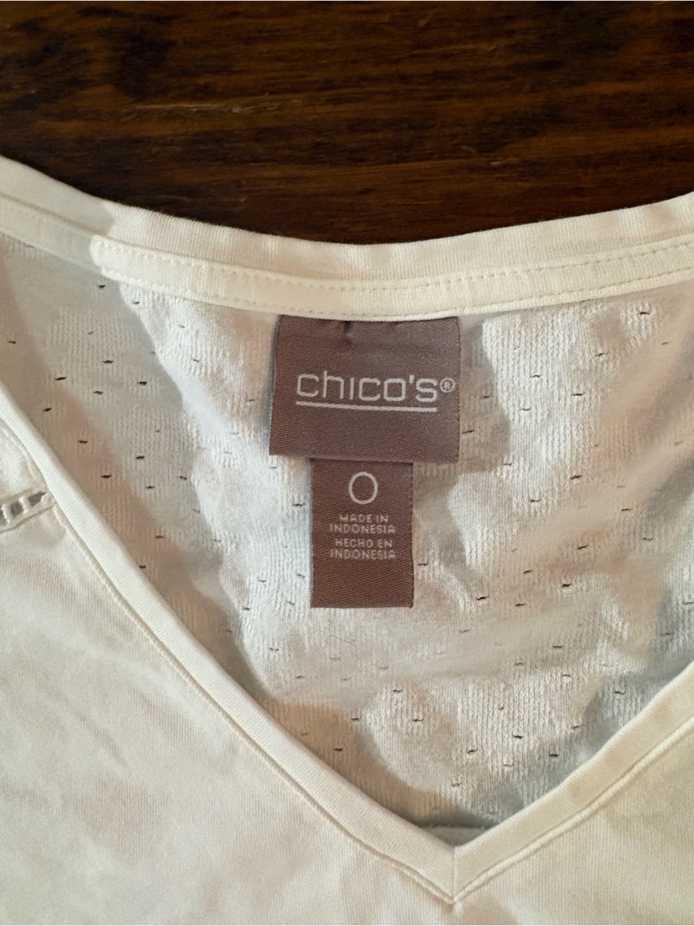 Chicos white eyelet short sleeve v neck tee top shirt size 4 - Picture 3 of 4